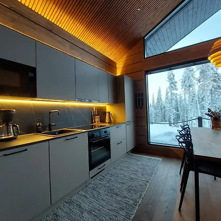 Cloudberry Yllaes, Äkäslompolo